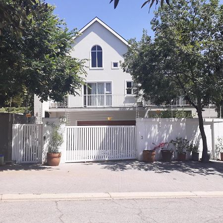 3 On Tessa Guesthouse Johannesburgo Exterior foto